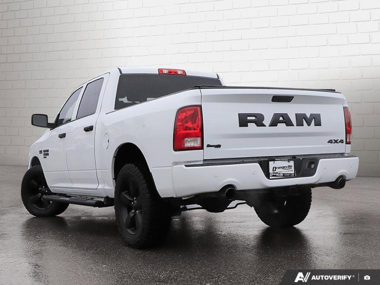 2022 RAM 1500 Classic ExpressBLACK EXPRESS, NIGHT, CREW, 4X4, HEMI, SUB Photo3