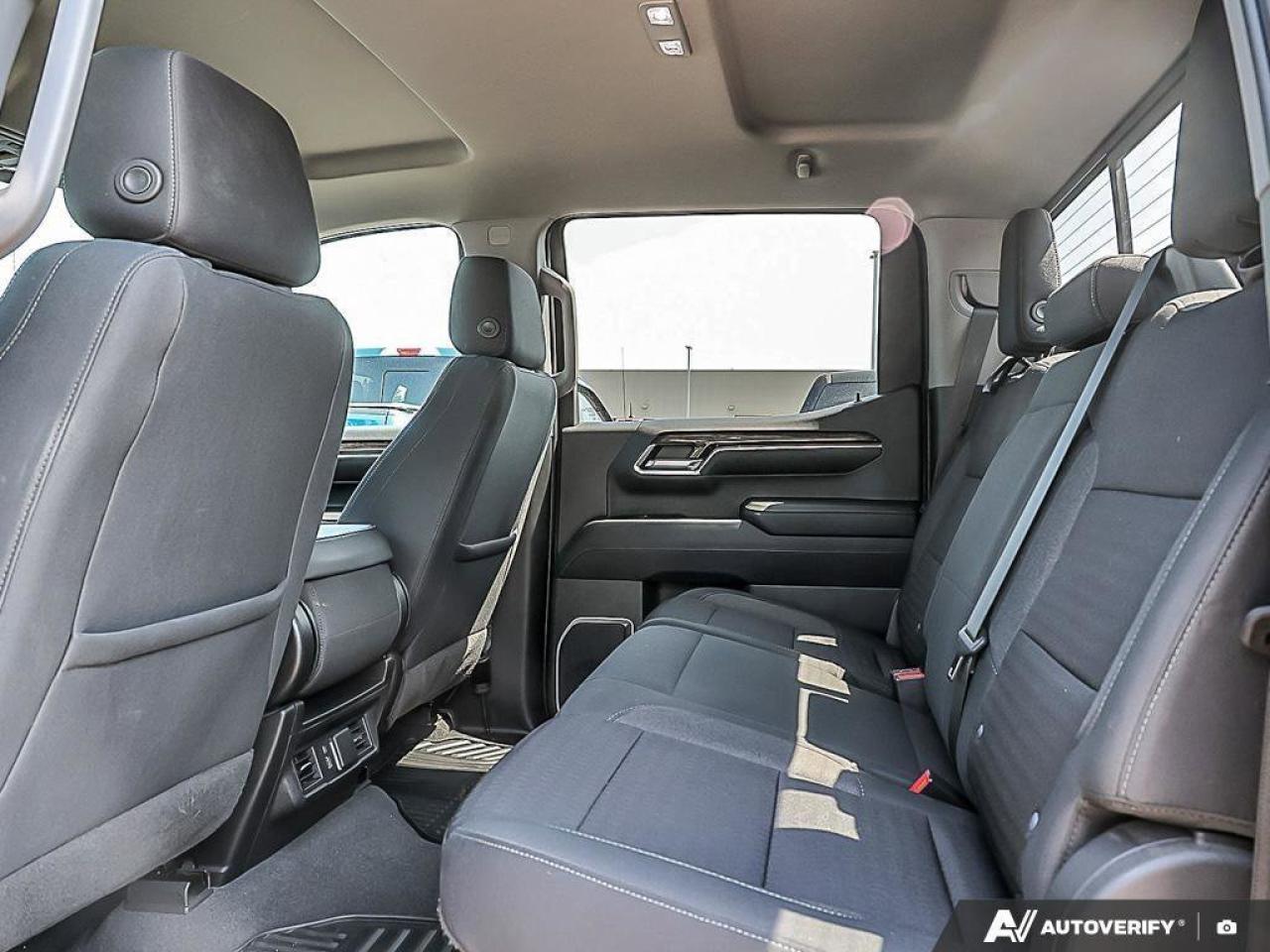 2023 GMC Sierra 1500 SLESLE, CREW, 4X4, 5.3L, HEATED CLOTH, TOW, 1-OWNE Photo