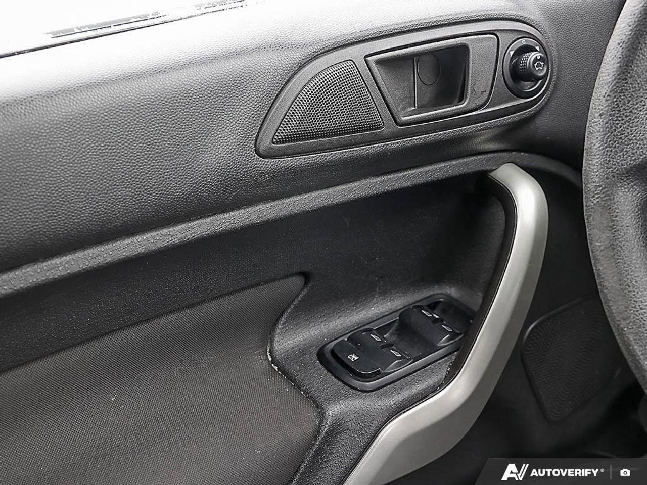 2013 Ford Fiesta SE1.6L, 4-CYLINDER, AUTOMATIC, HATCHBACK, SUNROOF, Photo