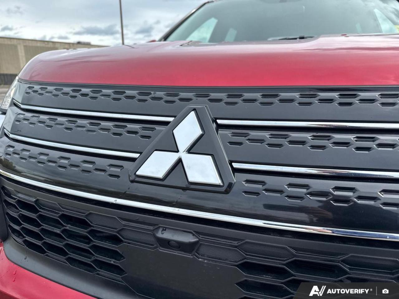 2022 Mitsubishi Outlander SE BACKUP CAM   BLUETOOTH   HTD SEATS   KEYLESS EN Photo