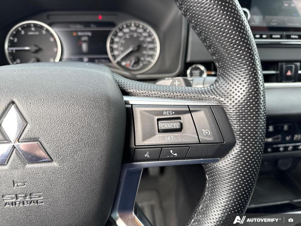 2022 Mitsubishi Outlander SE BACKUP CAM   BLUETOOTH   HTD SEATS   KEYLESS EN Photo