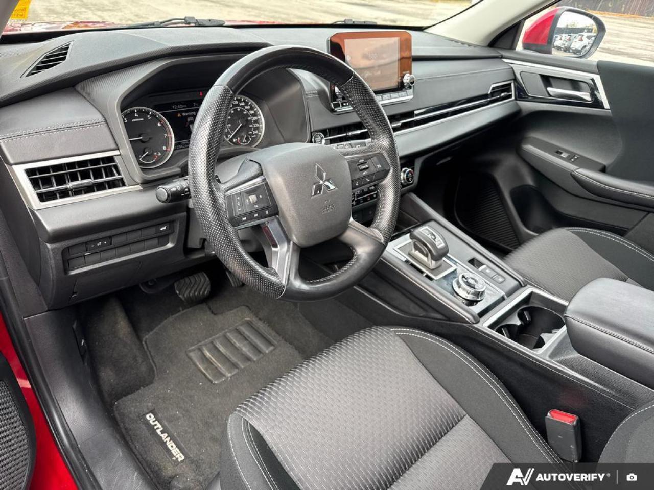 2022 Mitsubishi Outlander SE BACKUP CAM   BLUETOOTH   HTD SEATS   KEYLESS EN Photo