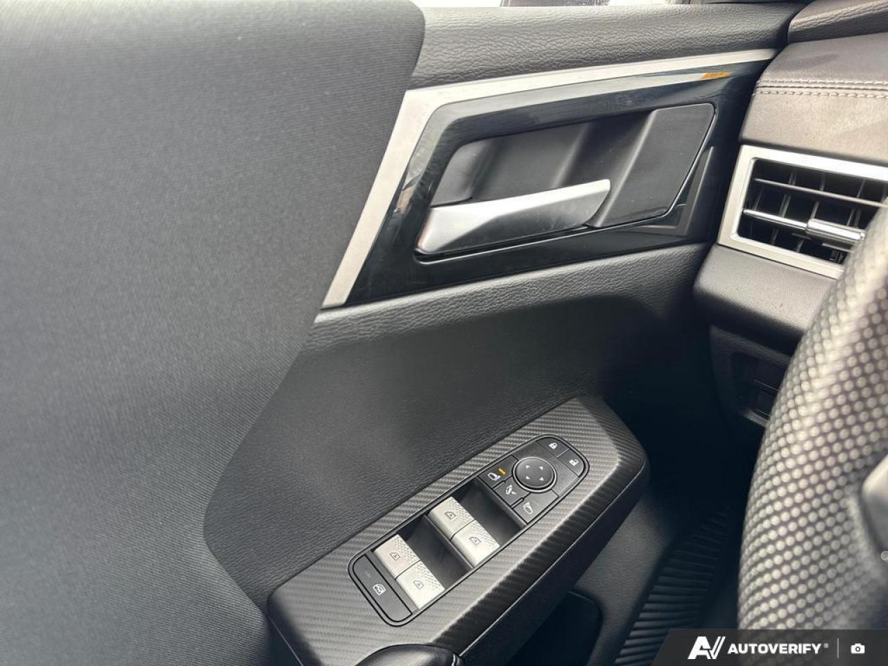 2022 Mitsubishi Outlander SE BACKUP CAM   BLUETOOTH   HTD SEATS   KEYLESS EN Photo