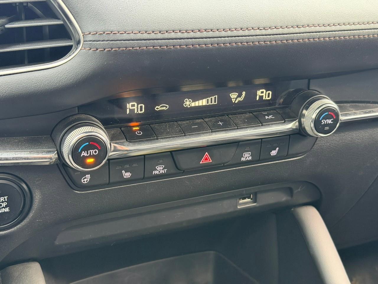 2019 Mazda MAZDA3 GTONE-OWNER, ACCIDENT-FREE, AWD, BOSE AUDIO, SUNRO Photo