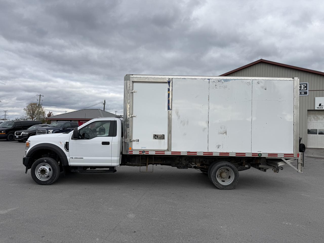 2022 Ford F-550 XL 2WD Reg Cab 169  WB 84  CA Photo3