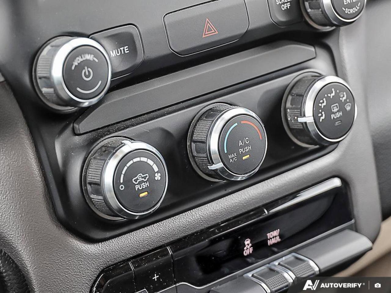 2020 RAM 1500 Big HornBIG HORN, HEMI, CREW, 4X4, UCONNECT, TOW P Photo