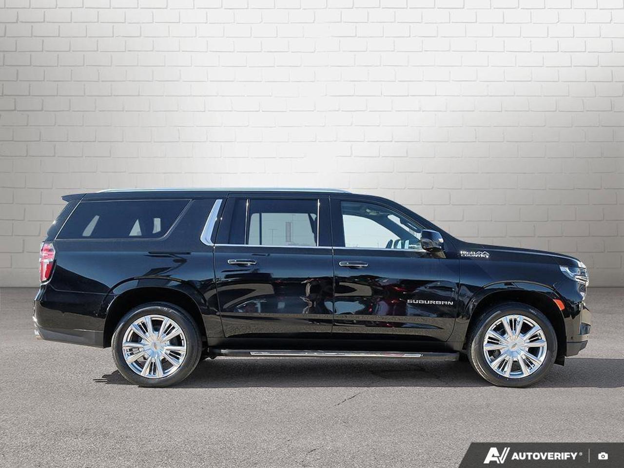 2023 Chevrolet Suburban High CountryHIGH COUNTRY, 6.2L, 4X4, NAV, ROOF, LO Photo