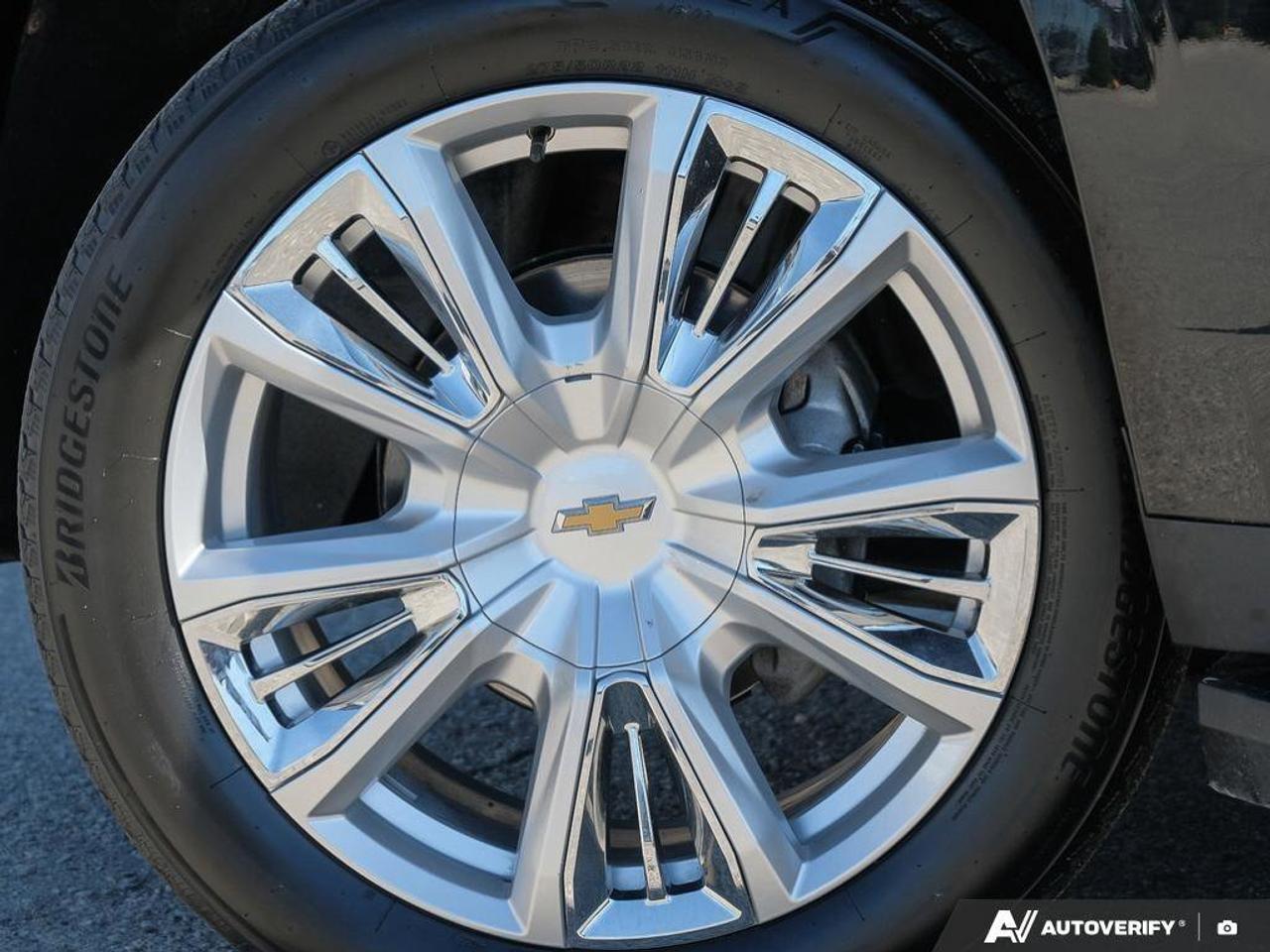 2023 Chevrolet Suburban High CountryHIGH COUNTRY, 6.2L, 4X4, NAV, ROOF, LO Photo