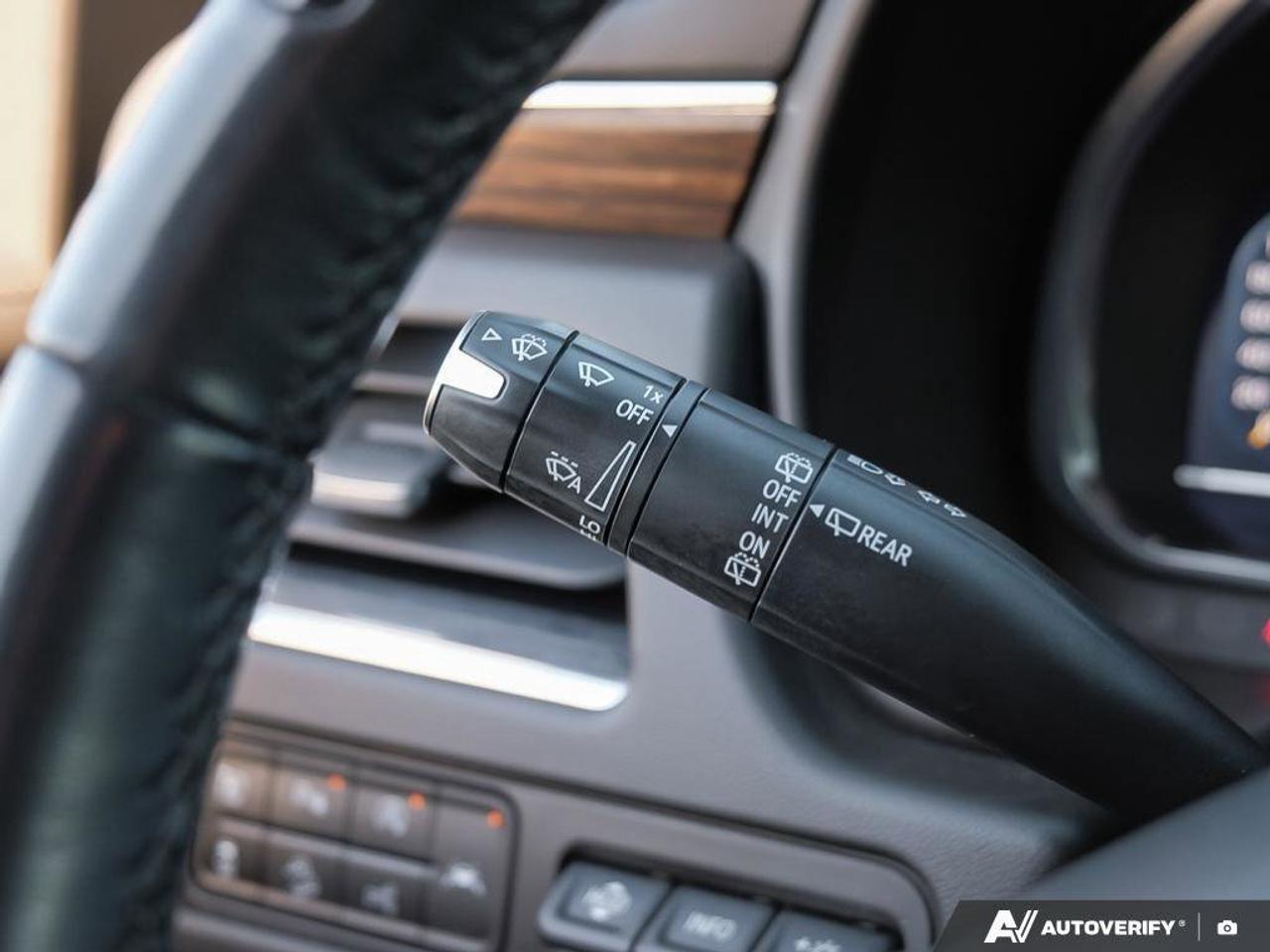 2023 Chevrolet Suburban High CountryHIGH COUNTRY, 6.2L, 4X4, NAV, ROOF, LO Photo