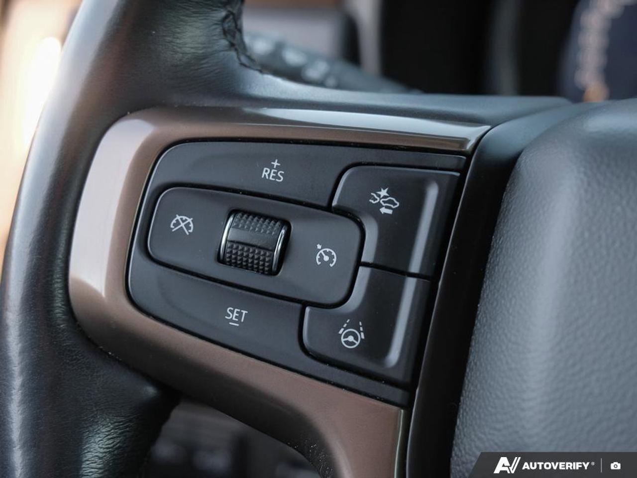 2023 Chevrolet Suburban High CountryHIGH COUNTRY, 6.2L, 4X4, NAV, ROOF, LO Photo