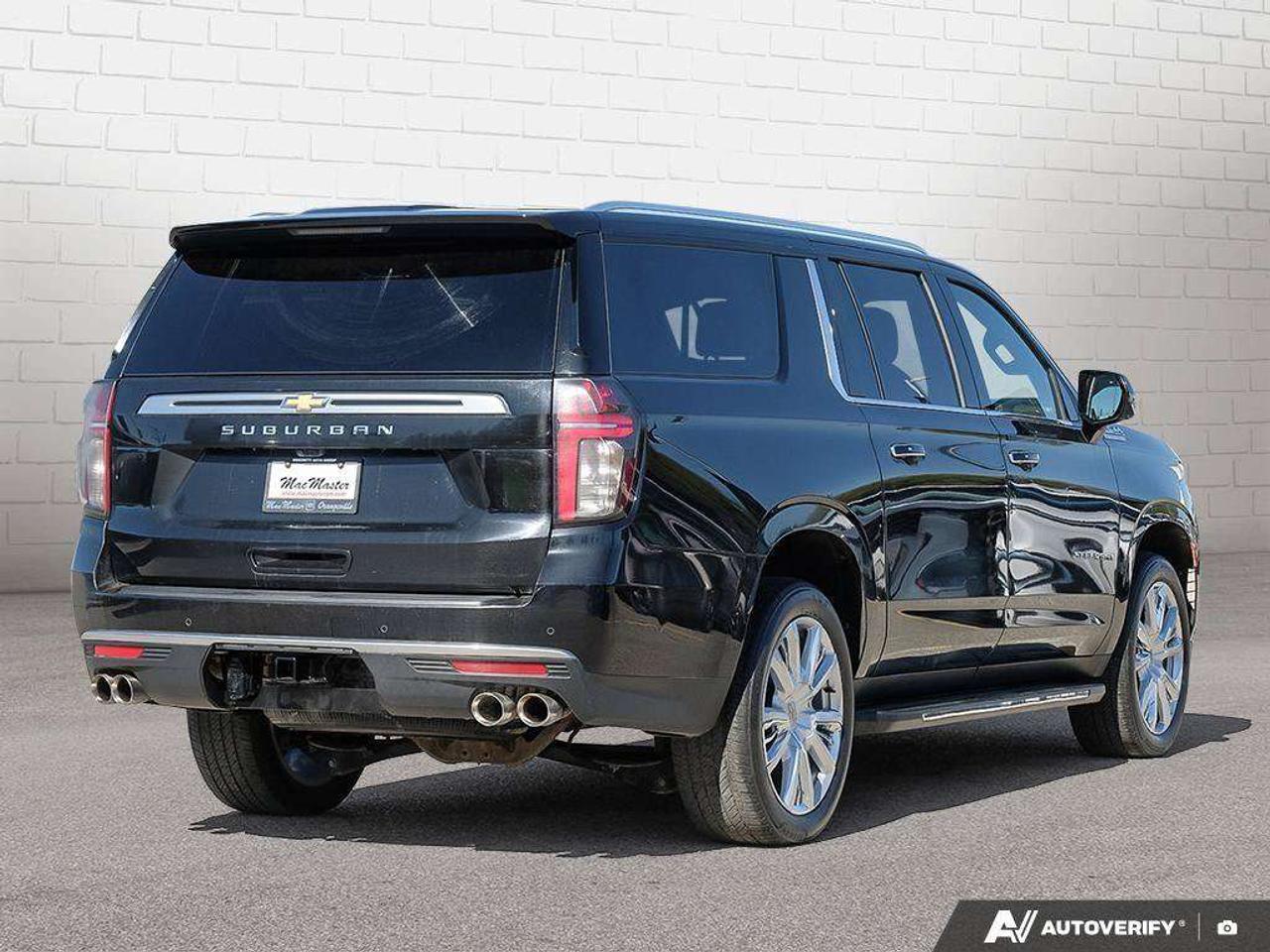 2023 Chevrolet Suburban HIGH COUNTRY, 6.2L, 4X4, NAV, ROOF, LOADED, 1-OWNER! Photo