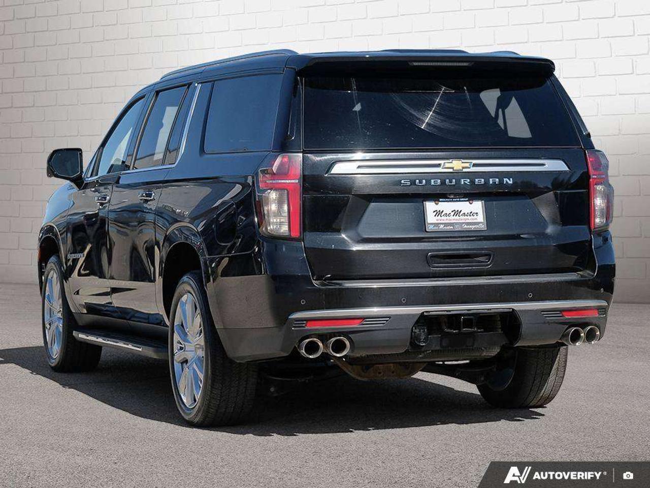 2023 Chevrolet Suburban HIGH COUNTRY, 6.2L, 4X4, NAV, ROOF, LOADED, 1-OWNER! Photo
