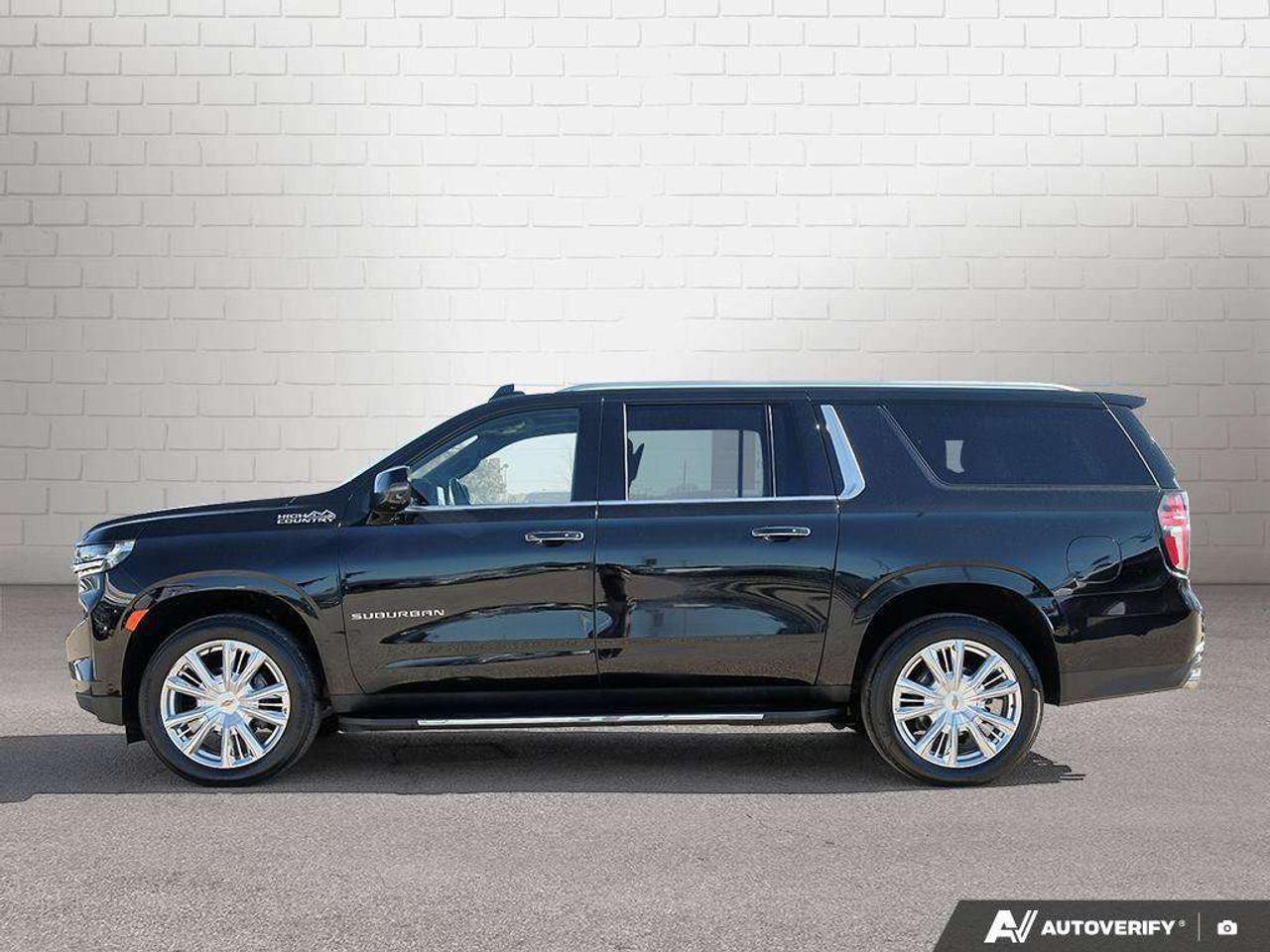 2023 Chevrolet Suburban HIGH COUNTRY, 6.2L, 4X4, NAV, ROOF, LOADED, 1-OWNER! Photo