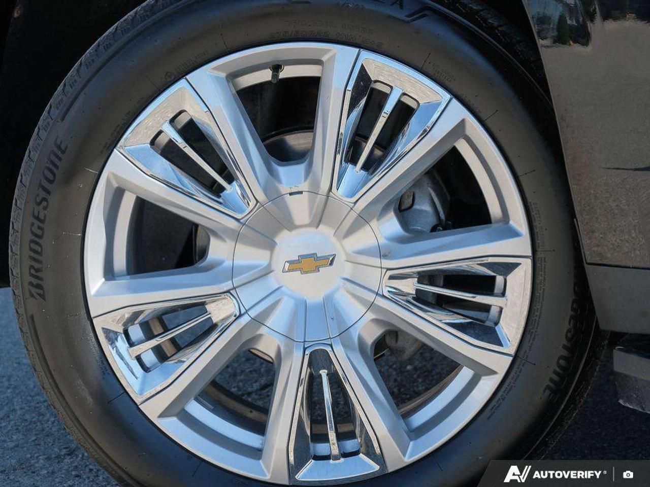 2023 Chevrolet Suburban HIGH COUNTRY, 6.2L, 4X4, NAV, ROOF, LOADED, 1-OWNER! Photo