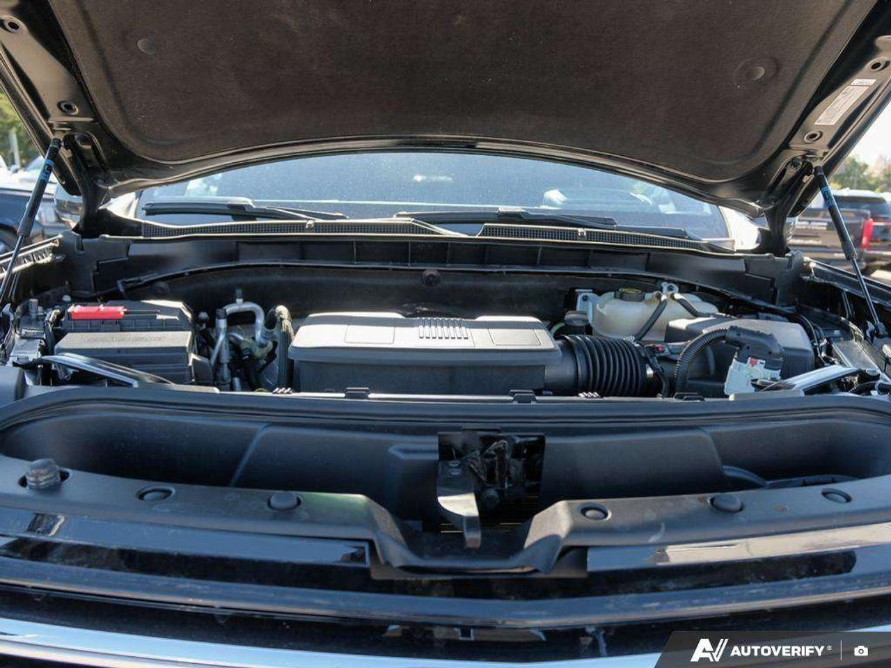 2023 Chevrolet Suburban HIGH COUNTRY, 6.2L, 4X4, NAV, ROOF, LOADED, 1-OWNER! Photo