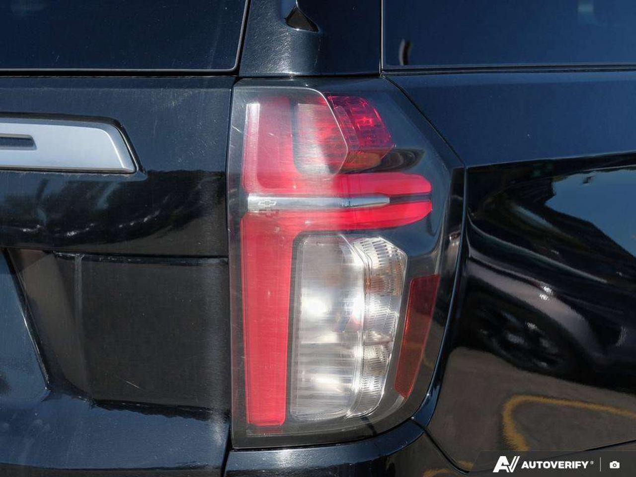 2023 Chevrolet Suburban HIGH COUNTRY, 6.2L, 4X4, NAV, ROOF, LOADED, 1-OWNER! Photo