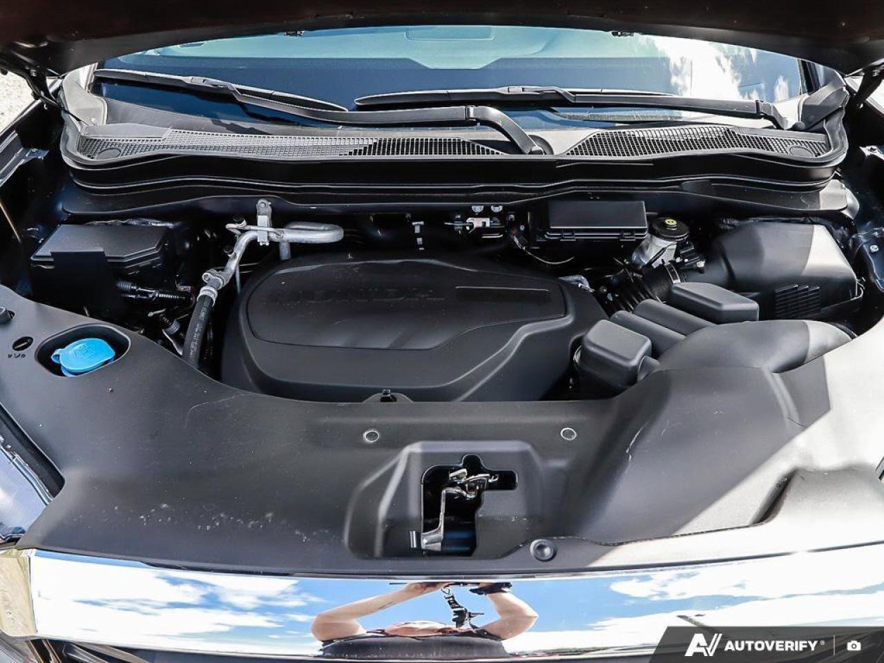 2022 Honda Ridgeline TouringONE-OWNER, HTD WHEEL, CARPLAY, LEATHER, NAV Photo