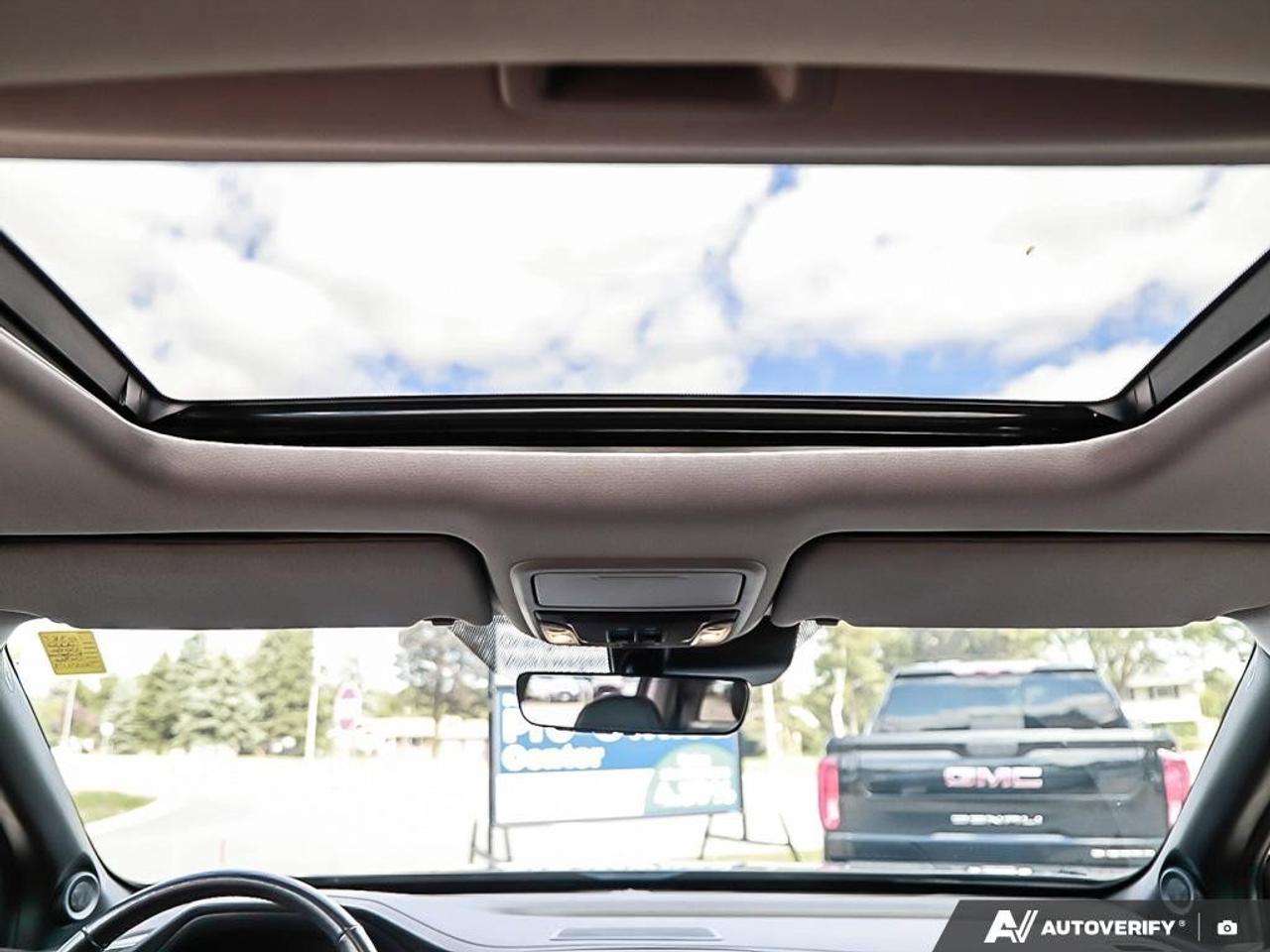 2022 Honda Ridgeline TouringONE-OWNER, HTD WHEEL, CARPLAY, LEATHER, NAV Photo