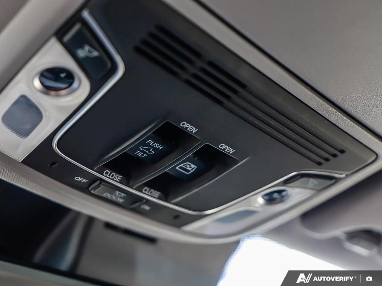 2022 Honda Ridgeline TouringONE-OWNER, HTD WHEEL, CARPLAY, LEATHER, NAV Photo