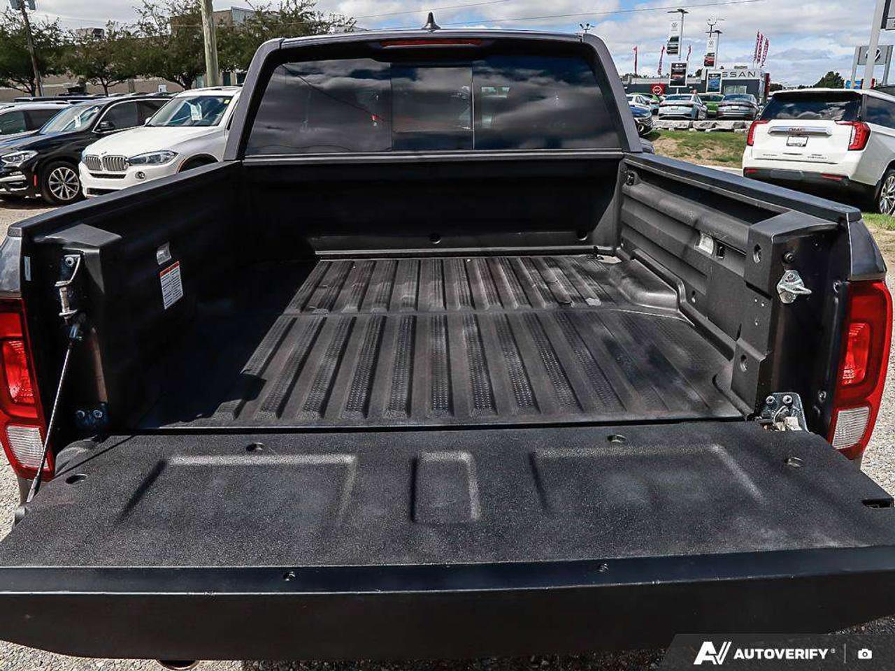 2022 Honda Ridgeline TouringONE-OWNER, HTD WHEEL, CARPLAY, LEATHER, NAVIGATION Photo