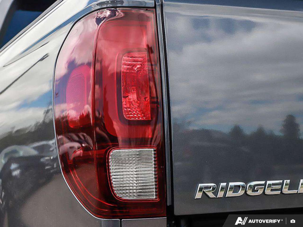2022 Honda Ridgeline TouringONE-OWNER, HTD WHEEL, CARPLAY, LEATHER, NAVIGATION Photo