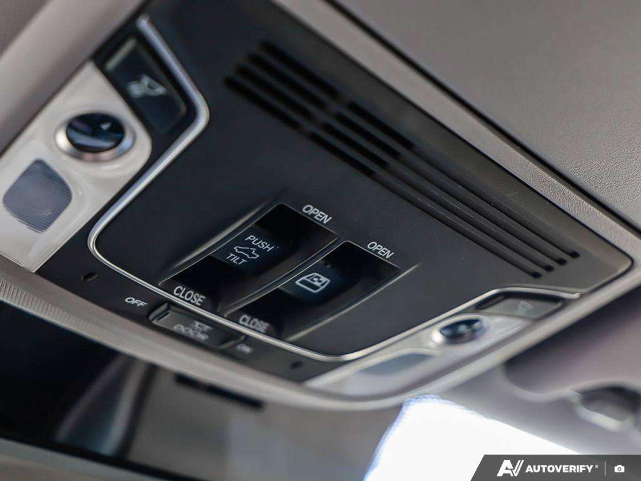 2022 Honda Ridgeline TouringONE-OWNER, HTD WHEEL, CARPLAY, LEATHER, NAVIGATION Photo