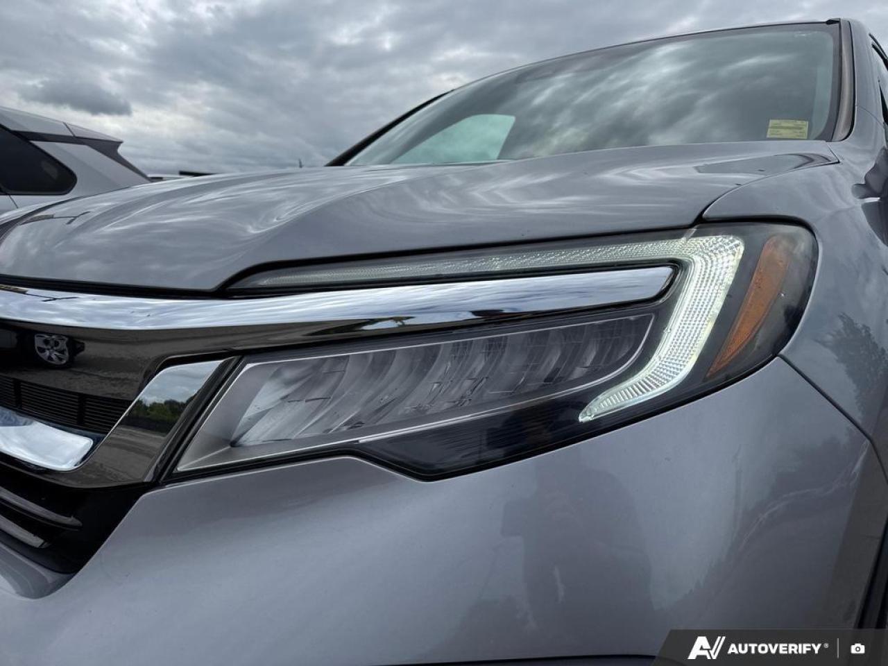 2020 Honda Pilot Touring 7P BACKUP CAM   BLUETOOTH   HTD & CLD SEAT Photo