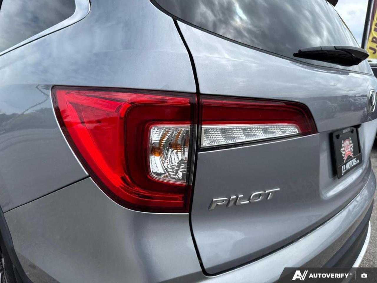 2020 Honda Pilot Touring 7P BACKUP CAM   BLUETOOTH   HTD & CLD SEAT Photo