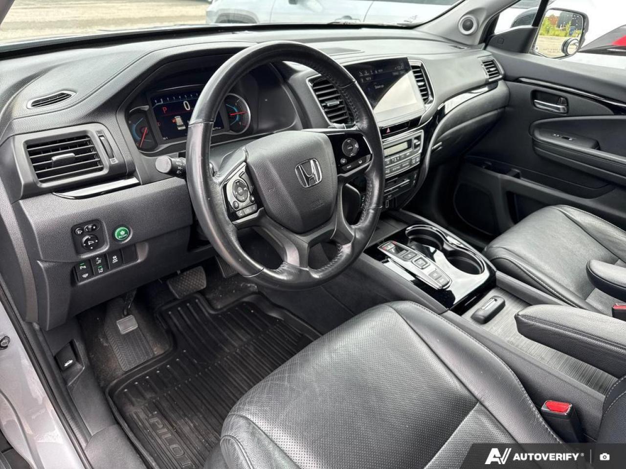 2020 Honda Pilot Touring 7P BACKUP CAM   BLUETOOTH   HTD & CLD SEAT Photo