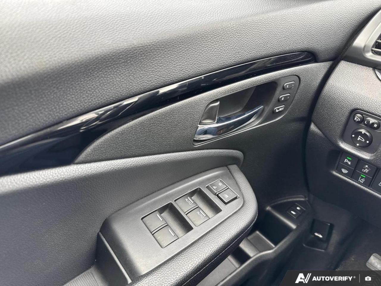 2020 Honda Pilot Touring 7P BACKUP CAM   BLUETOOTH   HTD & CLD SEAT Photo