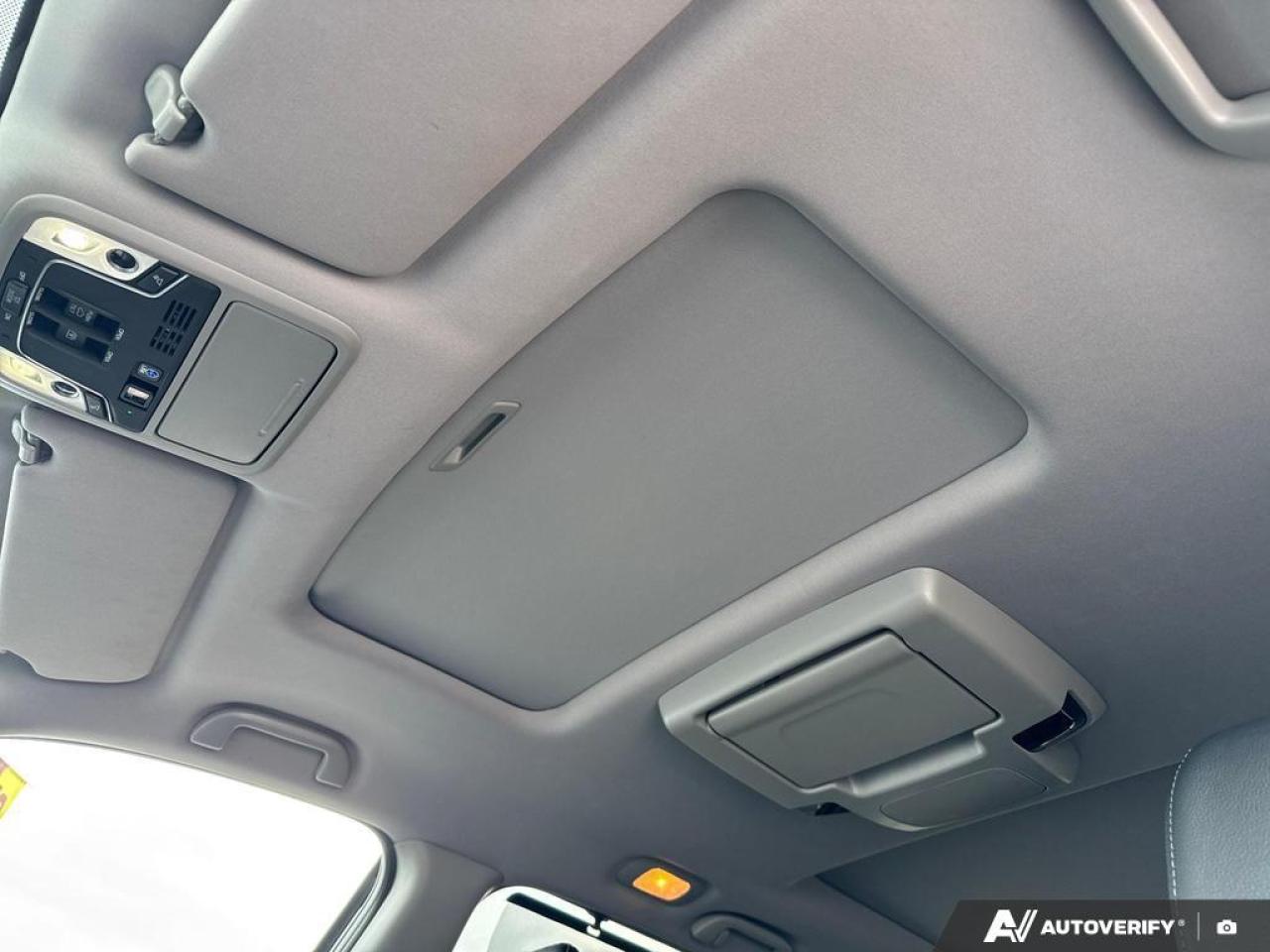 2020 Honda Pilot Touring 7P BACKUP CAM   BLUETOOTH   HTD & CLD SEAT Photo