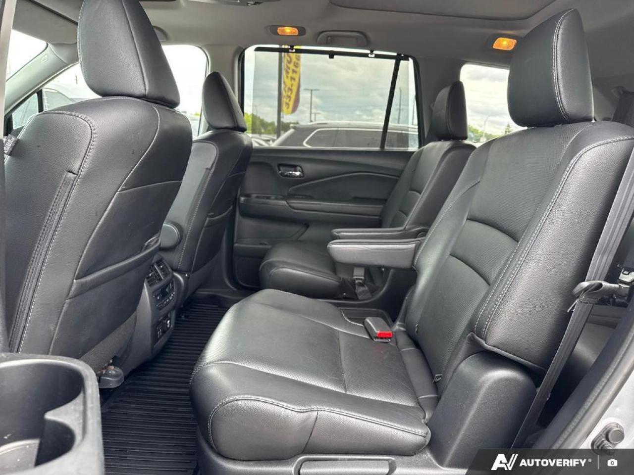 2020 Honda Pilot Touring 7P BACKUP CAM   BLUETOOTH   HTD & CLD SEAT Photo