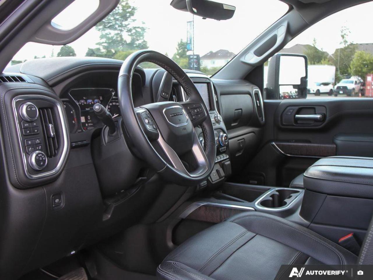 2023 GMC SIERRA 2500HD DenaliDENALI ULTIMATE, DURAMAX, CREW, 4X4, NAV, RO Photo