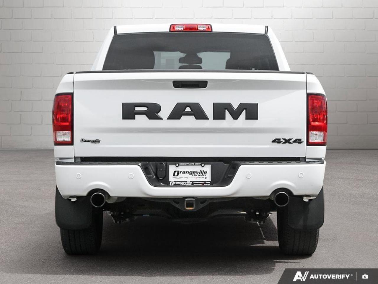 2022 RAM 1500 Classic ExpressBLACK EXPRESS, NIGHT, CREW, 4X4, HEMI, HEAT Photo4