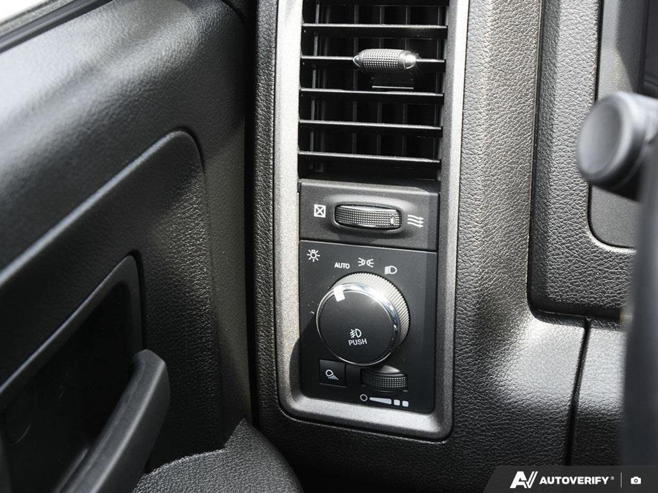 2022 RAM 1500 Classic ExpressBLACK EXPRESS, NIGHT, CREW, 4X4, HEMI, HEAT Photo