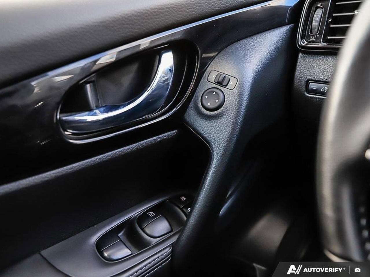 2022 Nissan Qashqai SVACCIDENT-FREE, SUNROOF, BACKUP CAM, HTD SEATS, C Photo