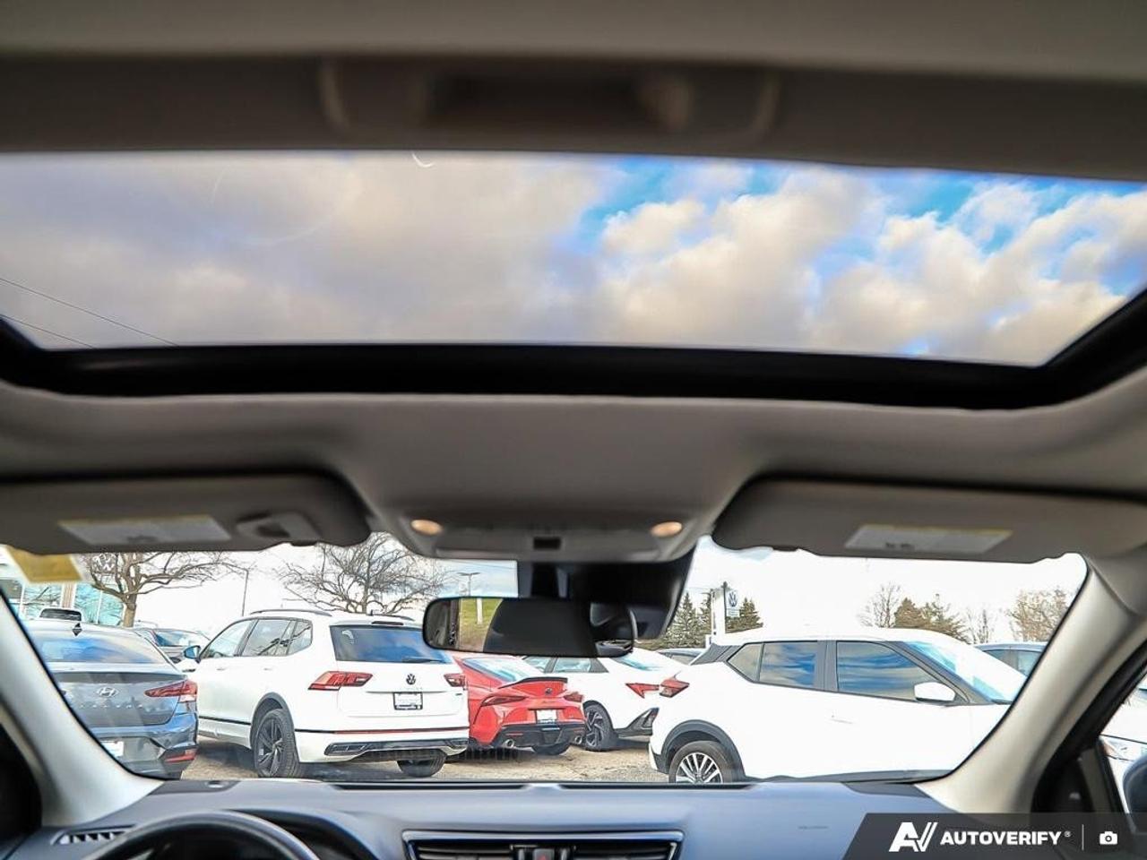 2022 Nissan Qashqai SVACCIDENT-FREE, SUNROOF, BACKUP CAM, HTD SEATS, C Photo