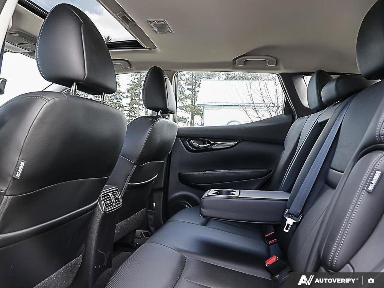 2022 Nissan Qashqai SVACCIDENT-FREE, SUNROOF, BACKUP CAM, HTD SEATS, C Photo
