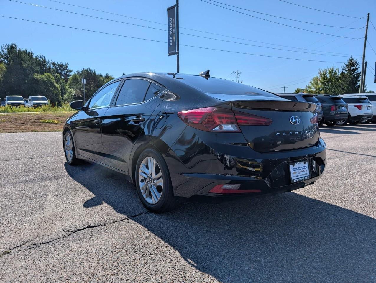 2020 Hyundai Elantra Preferred w/Sun & Safety Package  PREFERRED TRIM Photo2