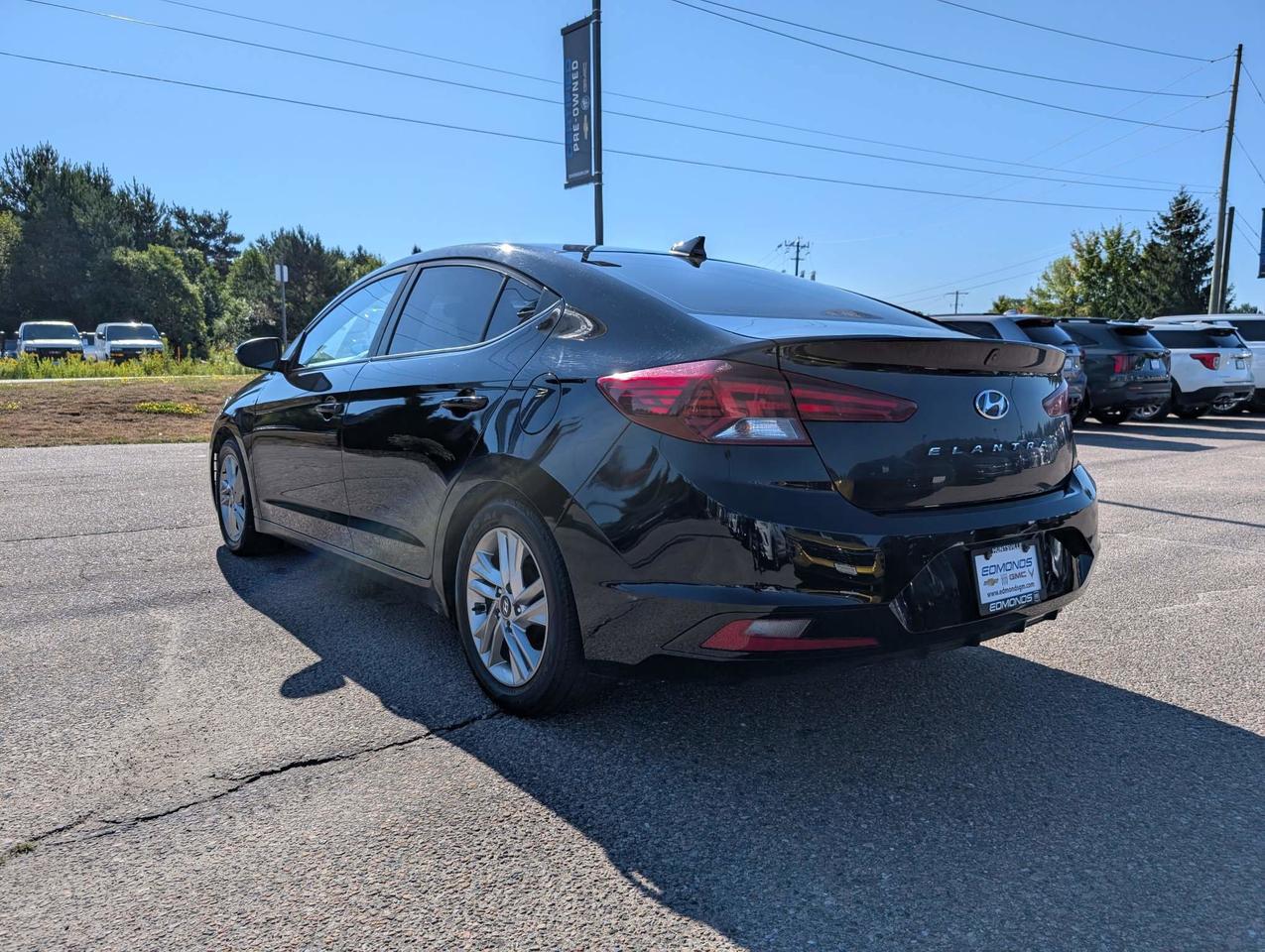2020 Hyundai Elantra Preferred w/Sun & Safety Package  PREFERRED TRIM Photo2