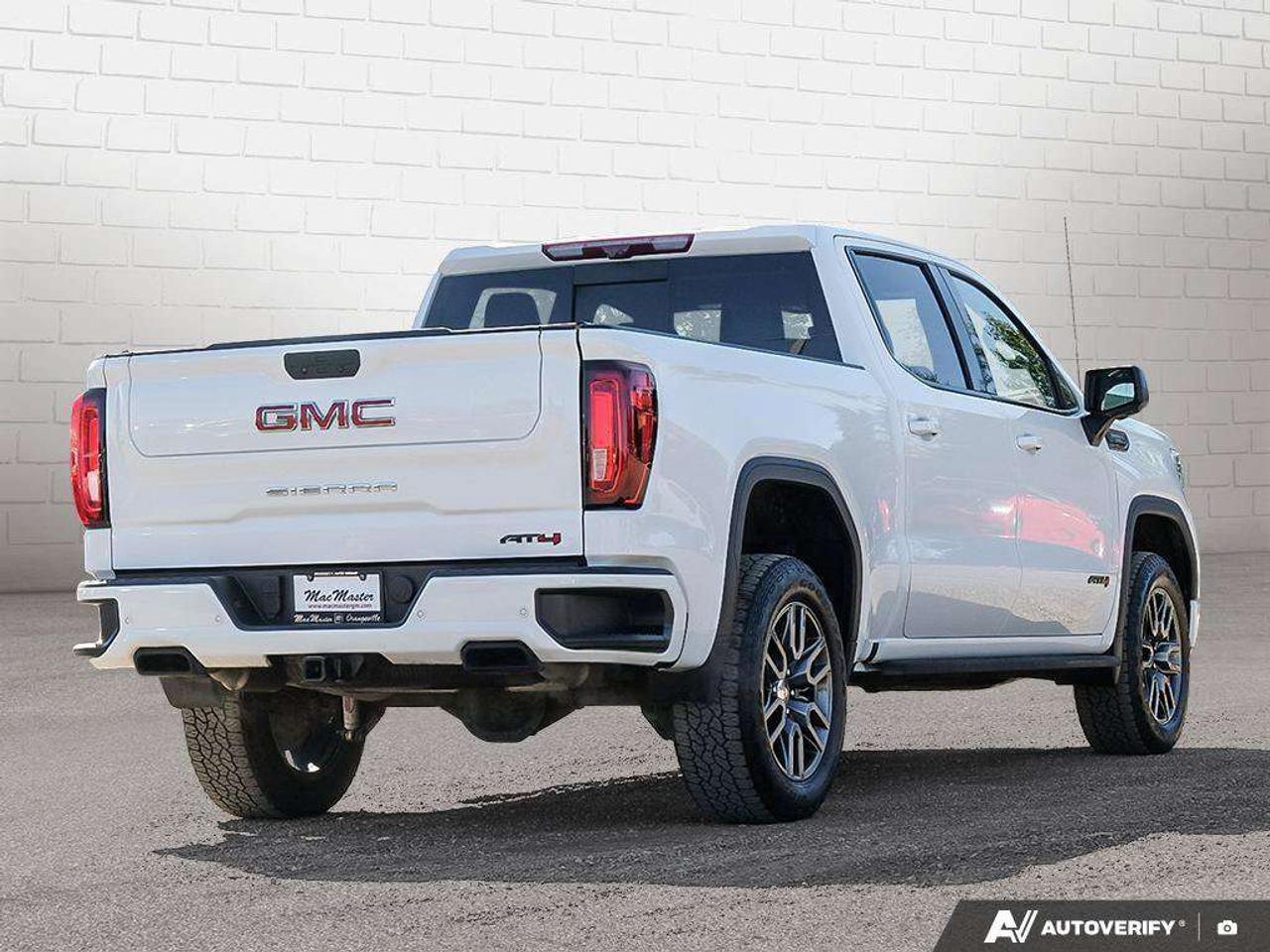 2021 GMC Sierra 1500 AT4 CARBONPRO, CREW, 4X4, 6.2L, LOADED, 1-OWNER! Photo