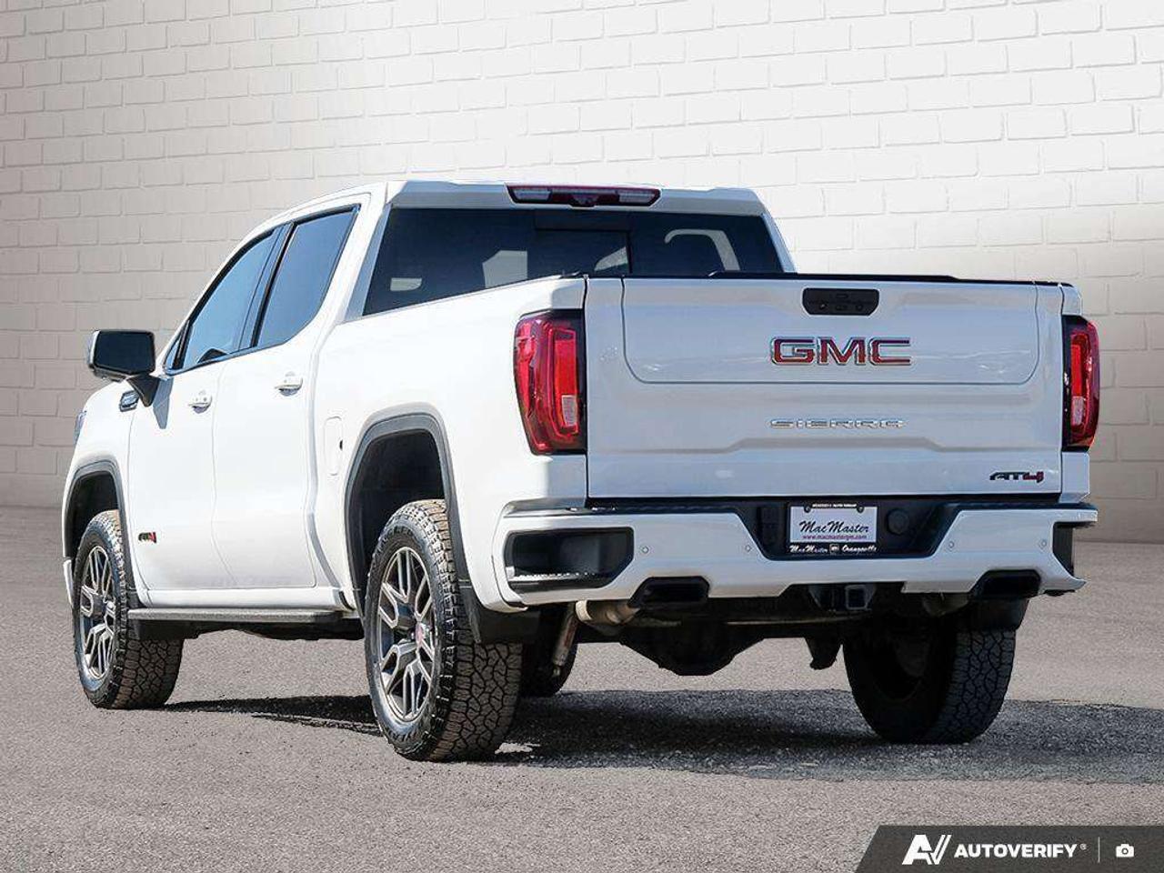 2021 GMC Sierra 1500 AT4 CARBONPRO, CREW, 4X4, 6.2L, LOADED, 1-OWNER! Photo
