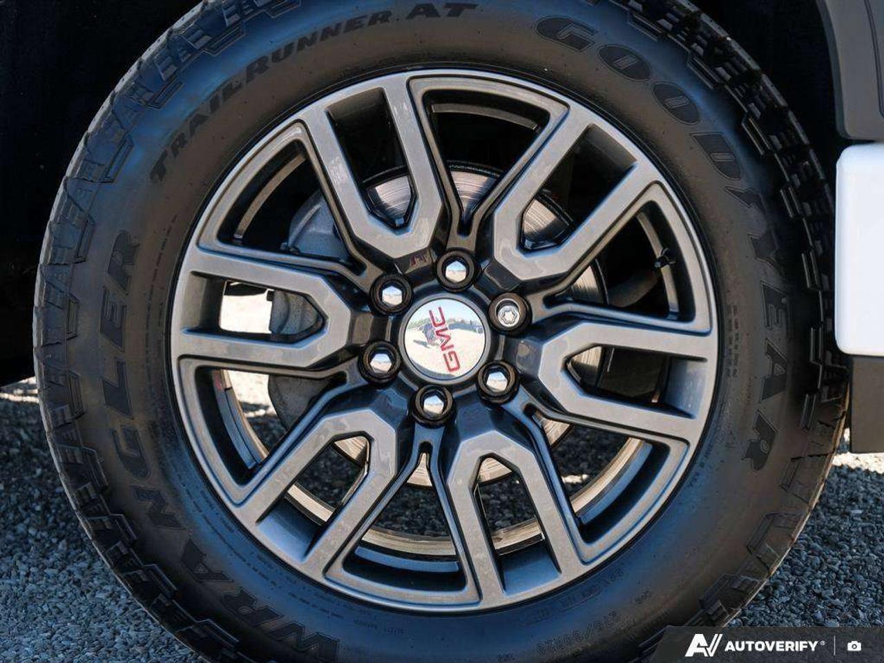 2021 GMC Sierra 1500 AT4 CARBONPRO, CREW, 4X4, 6.2L, LOADED, 1-OWNER! Photo