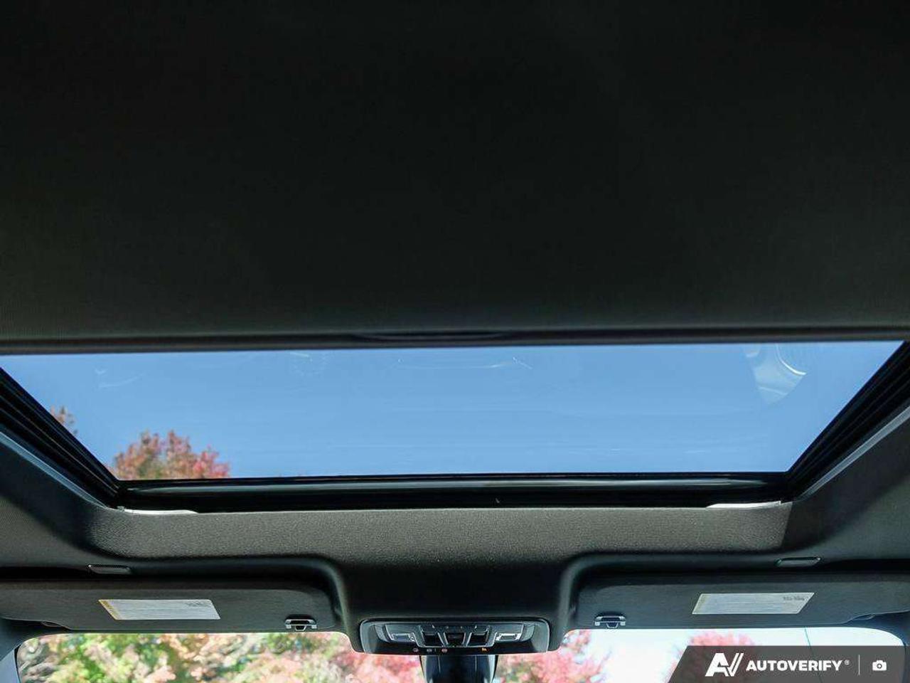 2021 GMC Sierra 1500 AT4 CARBONPRO, CREW, 4X4, 6.2L, LOADED, 1-OWNER! Photo