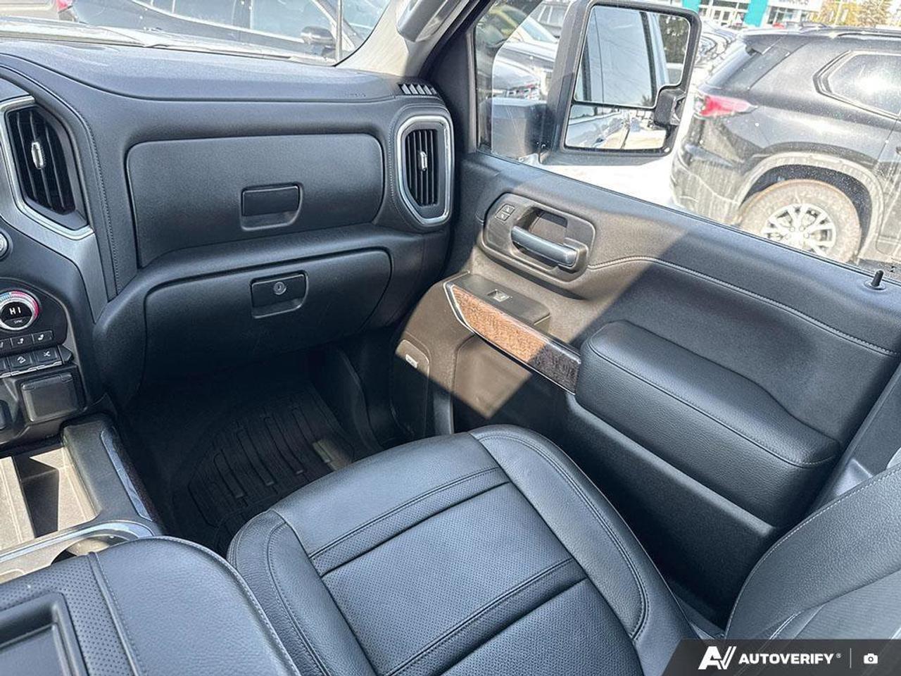 2022 GMC SIERRA 2500HD DenaliOne Owner   Trailer Mirrors   Trailer Brake Photo