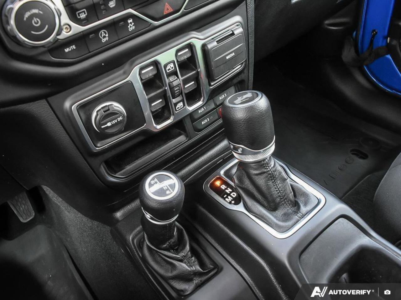 2022 Jeep Wrangler Unlimited WillysWILLYS, V6, 4X4, NAV, HTD CLOTH, L Photo