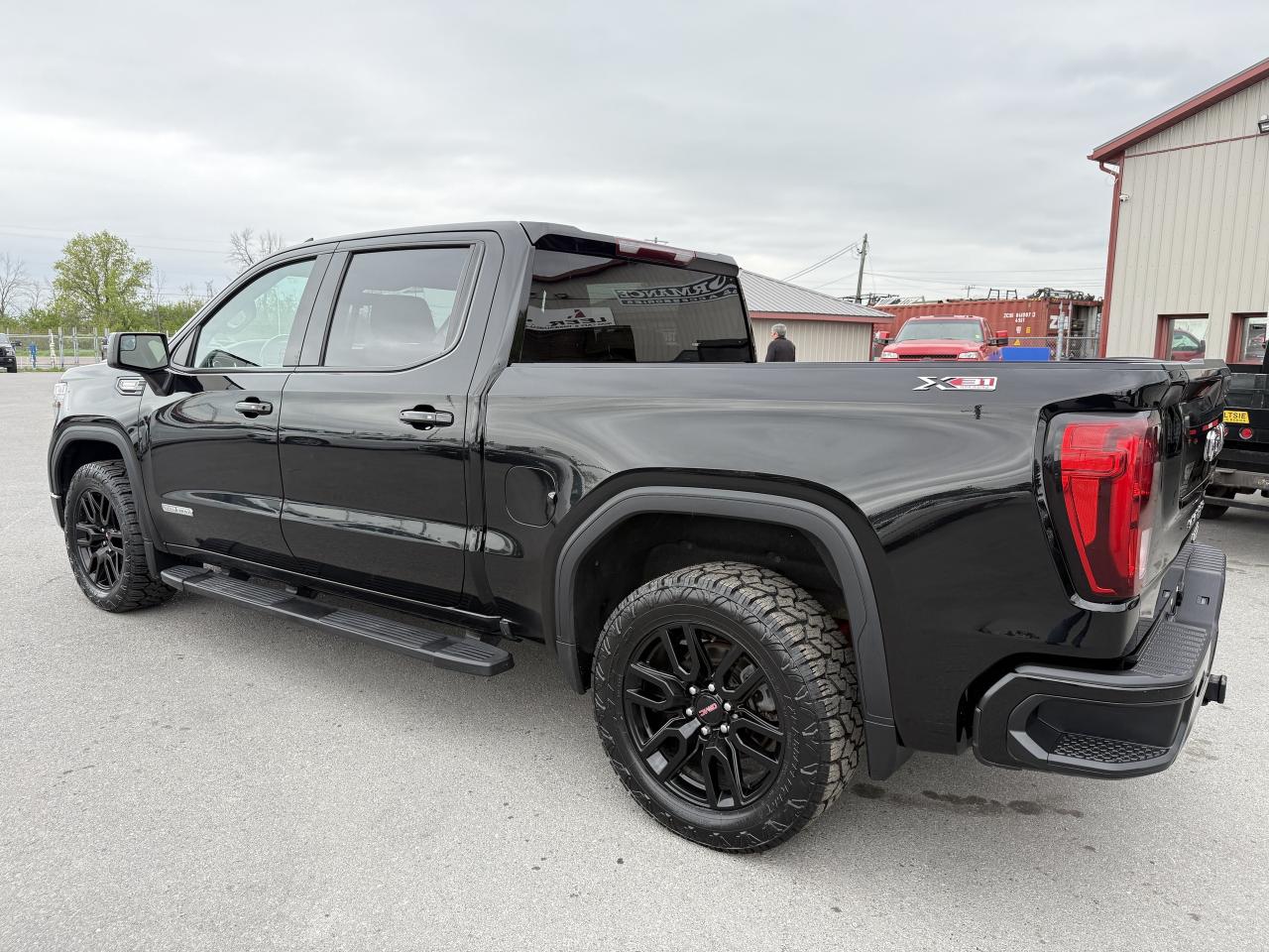 2021 GMC Sierra 1500 4WD Crew Cab 147  Elevation Photo4