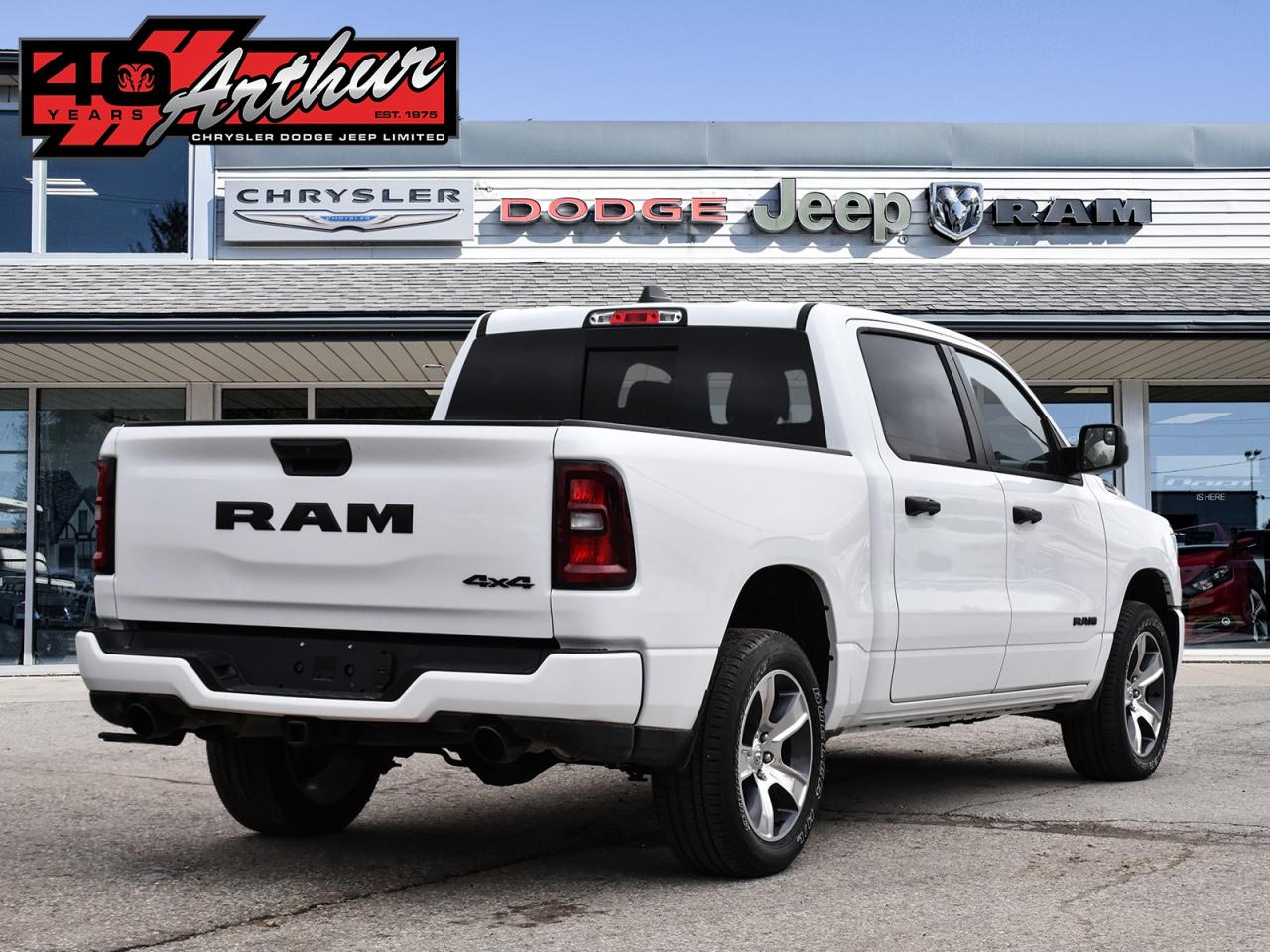 2025 RAM 1500 TRADESMAN SPORT CREW 4X4 Photo3