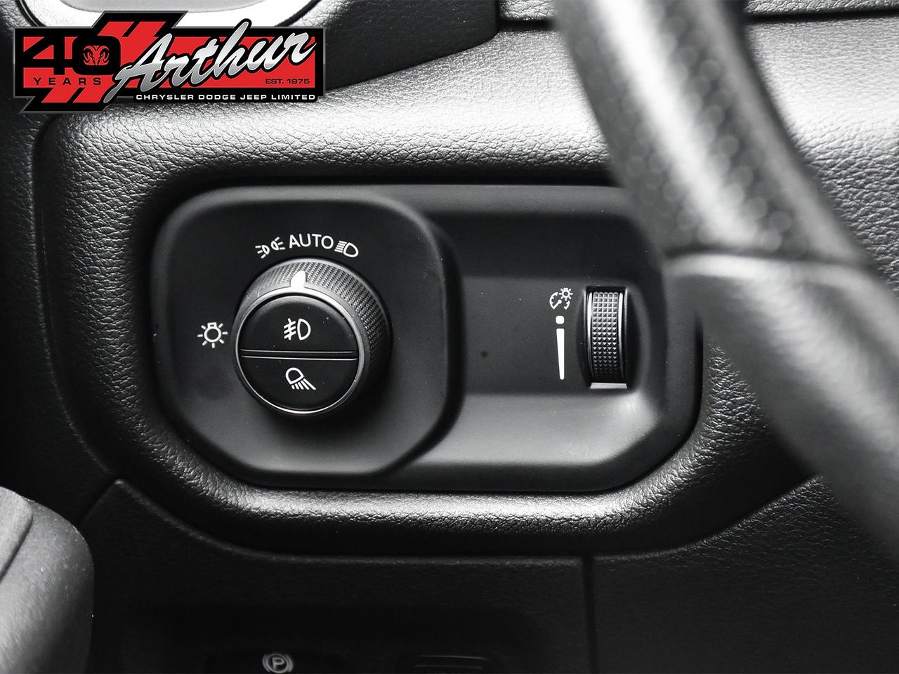 2025 RAM 1500 TRADESMAN SPORT CREW 4X4 Photo