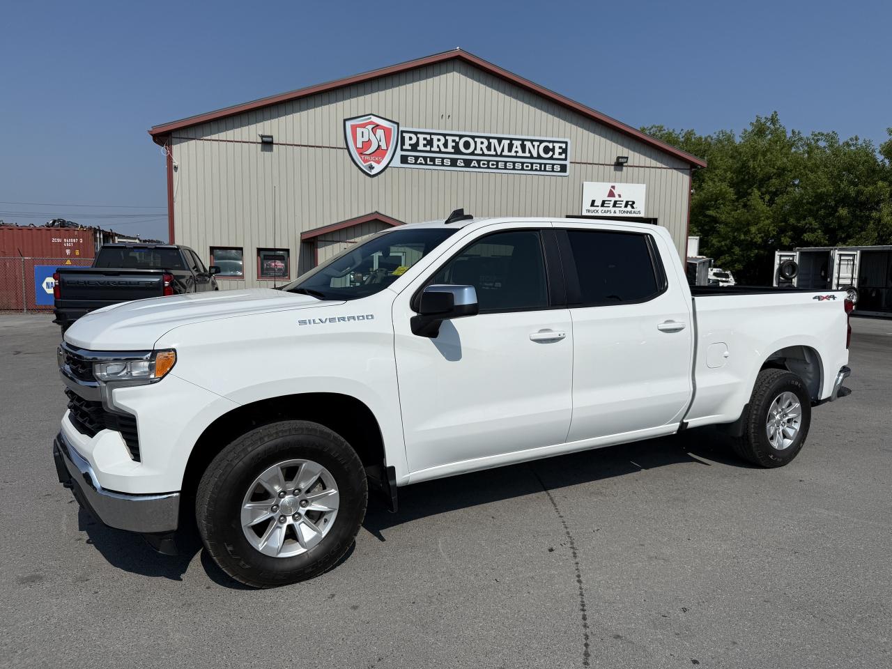 2023 Chevrolet Silverado 1500 LT CREW S/B Photo2